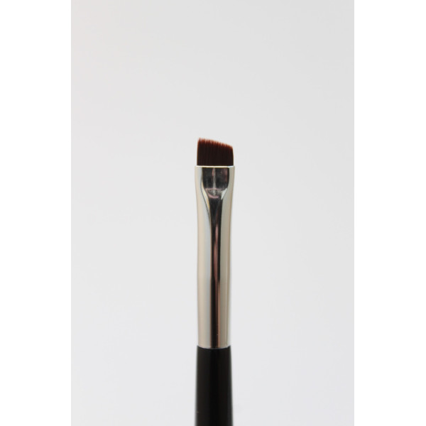 Кисть для окрашивания бровей хной H3 black из упругого нейлона со скосом OKIS BROW