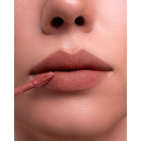 Оксамитова матова помада ZOLA VELOUR LIP SOUFFLE 03 TOFFEE Оксамитова матова помада ZOLA VELOUR LIP SOUFFLE 03 TOFFEE